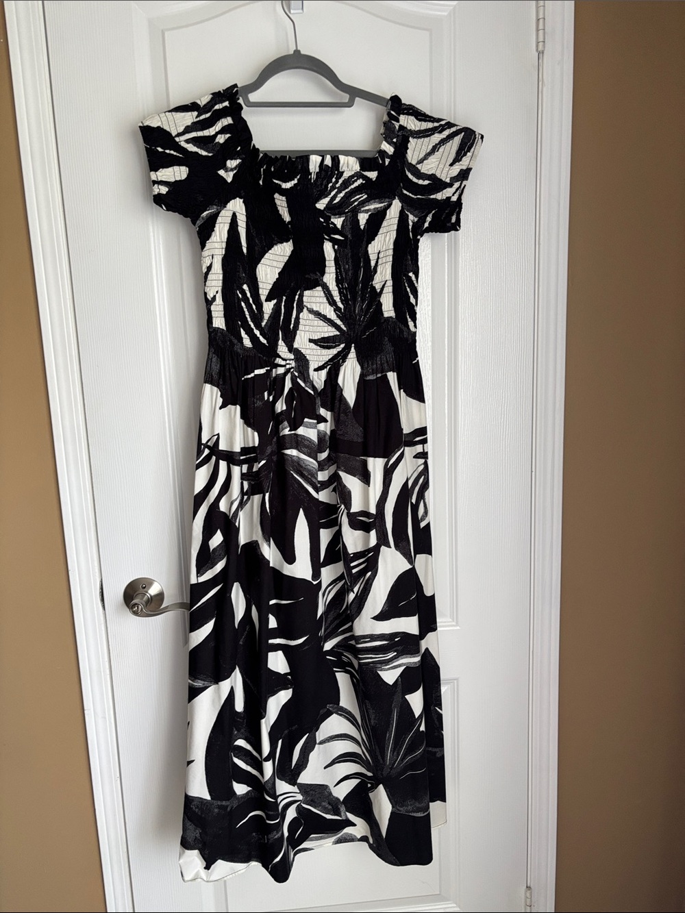 H&M Black and White Tropical-Print Maxi Dress